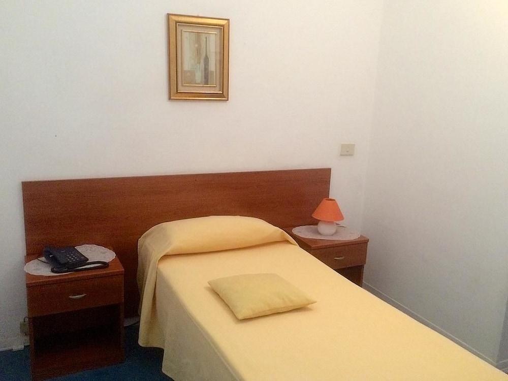 Albergo San Carlo Massa Екстериор снимка